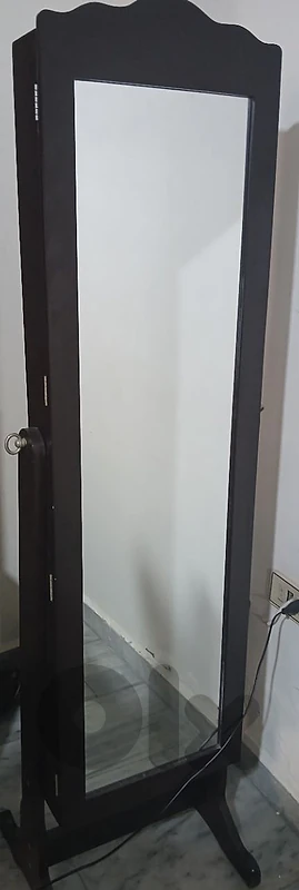 mirror closet stand