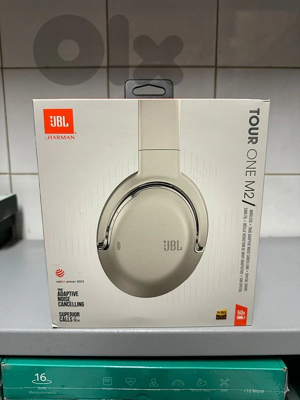 Jbl Tour One M2 wireless headphones champagne