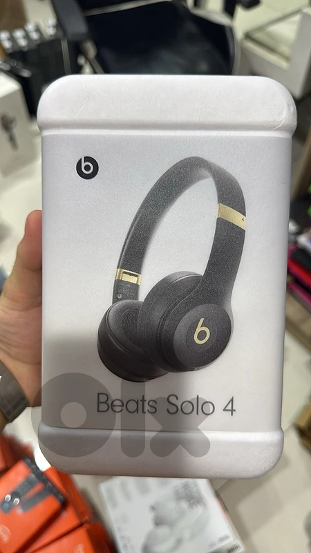 Beats Solo 4 black/gold