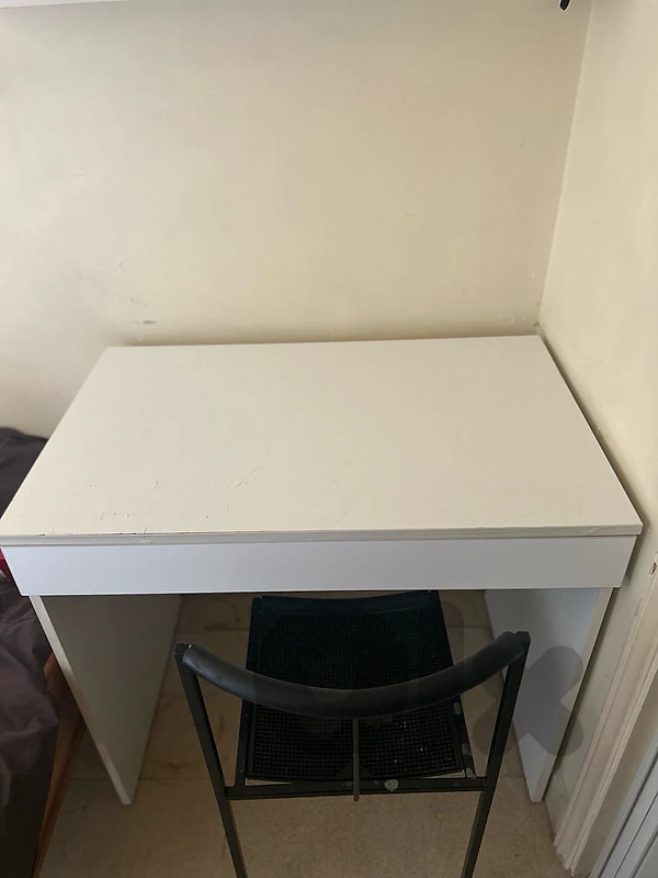 desk 90x60cm with one drawer and one stand shelf