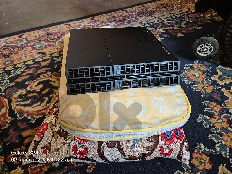 ps4 fat مع الف جيجا و 6 العاب من اجمل الالعاب كل ادواتها الاصليه