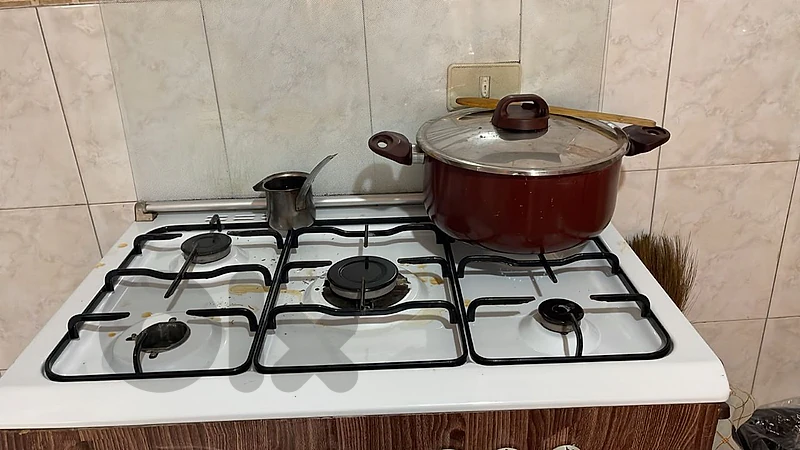 براد غاز  غسالة و براد صغير +تخت و مكوى و كونصول فرفوجيه