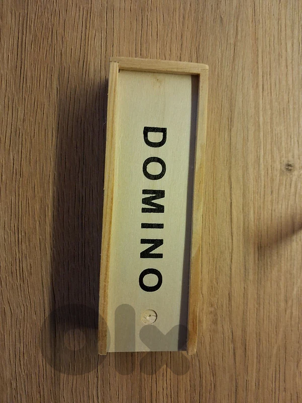 dominoes