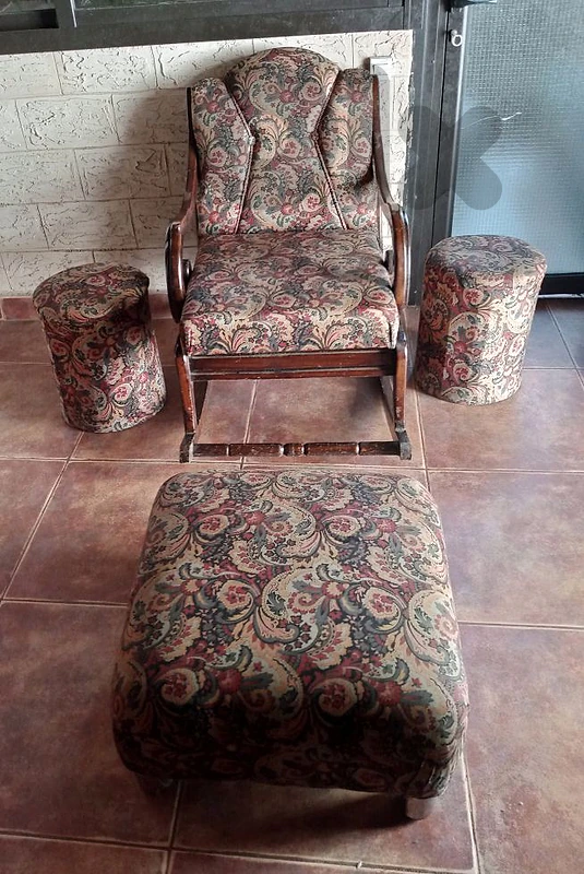 Rocking chair & poufs