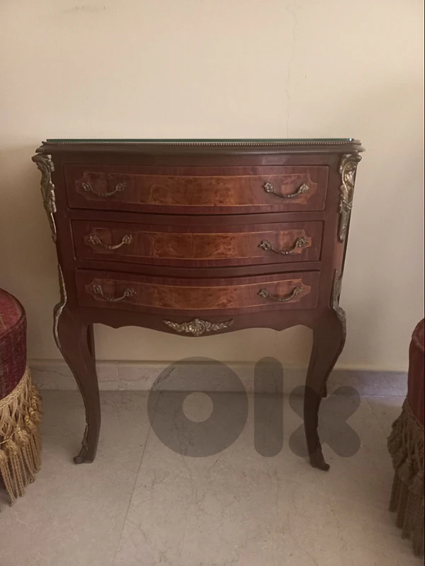 chest of drawers