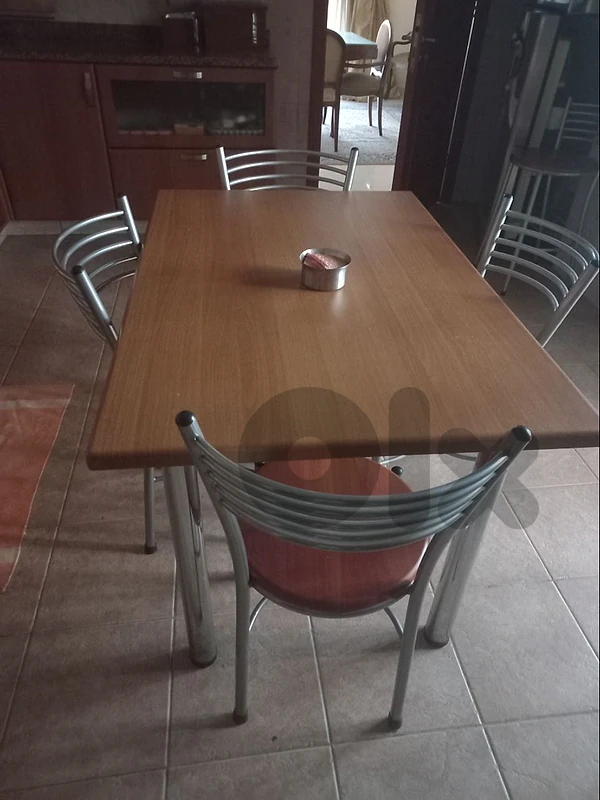 kitchen table and 6 chairs