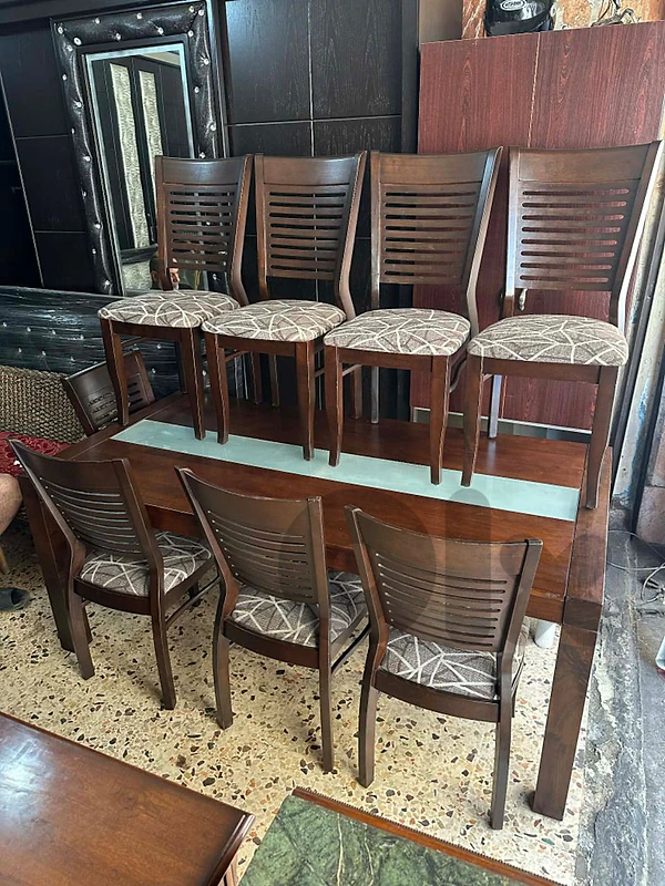 طاولة سفرة خشب زان 8 كراسي كتير مرتبة ونظيفة