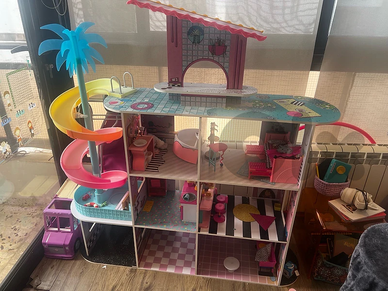 LOL summer doll house and mini van for sale