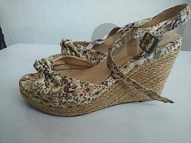 Wedge sandals (37) - Not Negotiable