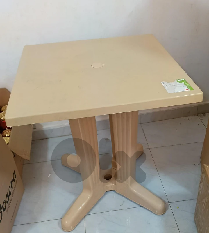 HIGH QUALITY Plastic Table