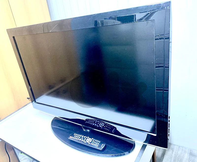 SAMSUNG TV - LED