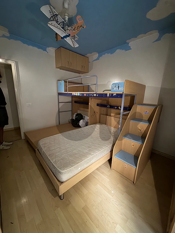 bedroom for 3 with closet