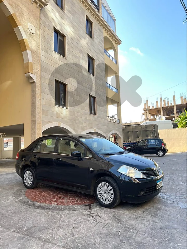 Nissan tida 2008