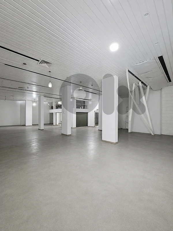 🏭 700m² Depot for Sale | Adonis | High Ceiling