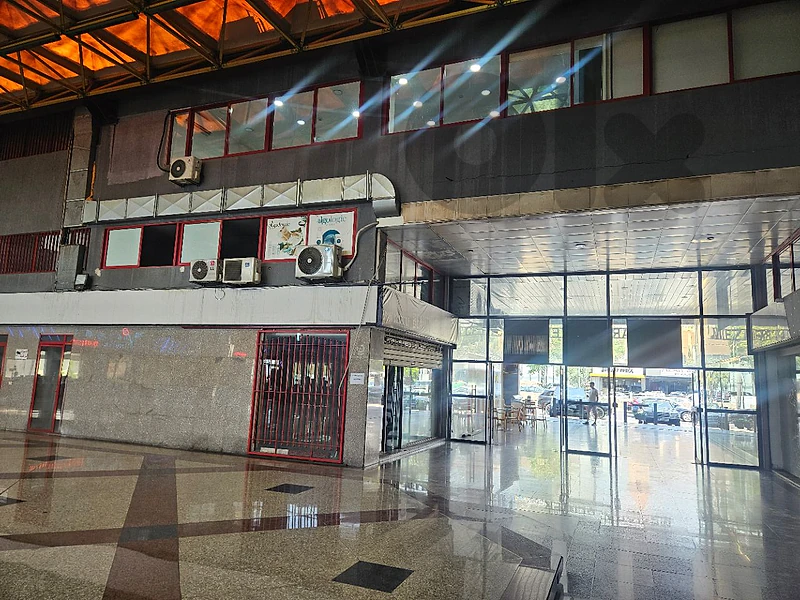 shop in zouk mosbeh 100 sqr meter for rent 700$