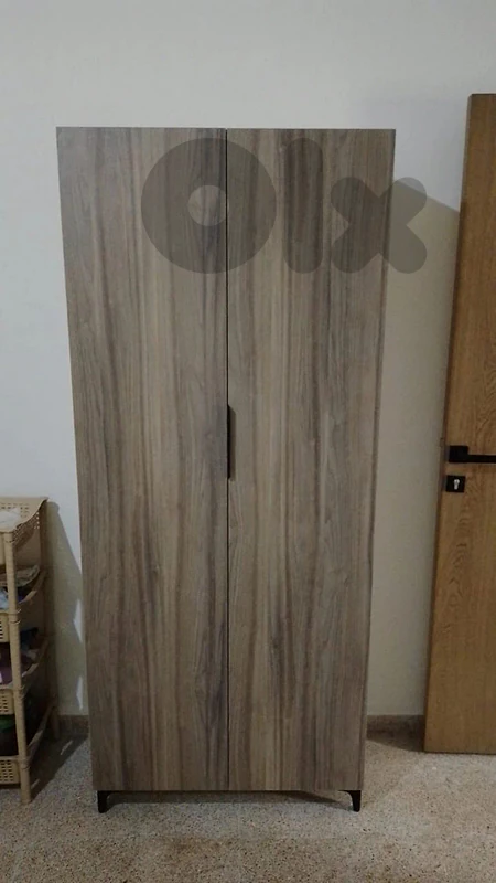 new closet 2 doors full shelves high quality