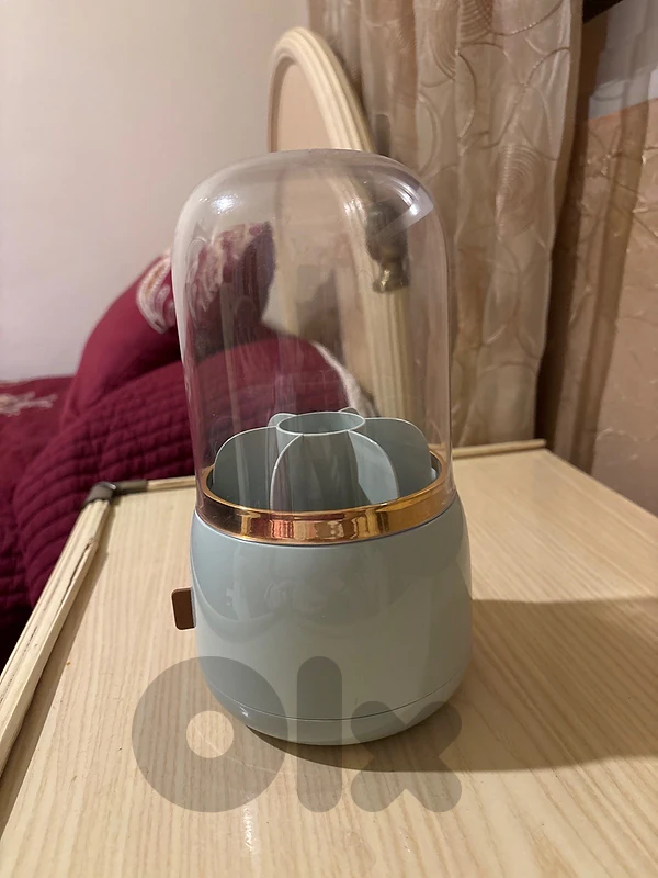 Makeup Brush holder that spins - mint green