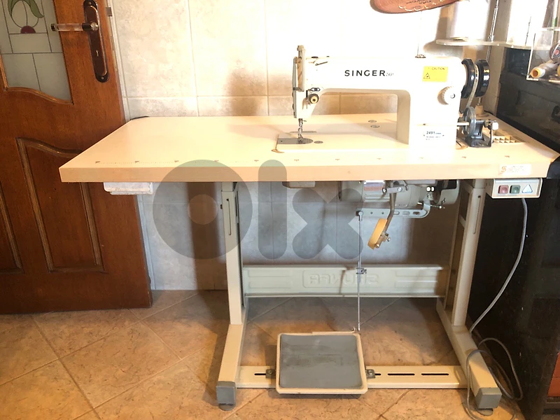 Singer industrial sewing machine
