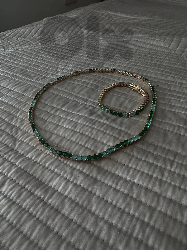 Elegant Green Stone Necklace & Bracelet Set – Excellent Condition
