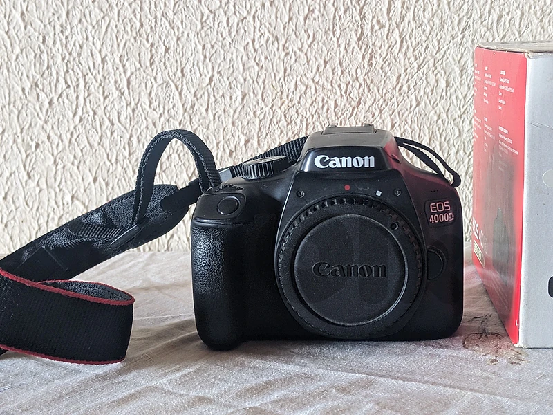 Canon EOS 4000D jasad