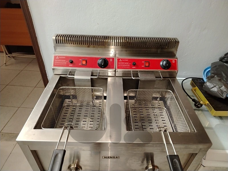 kitchen fryer used like new