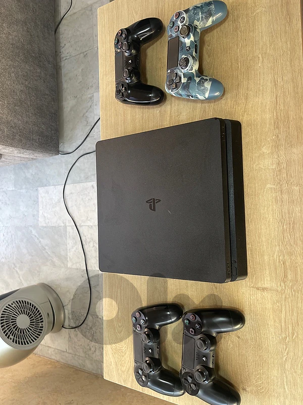 PS4 Slim