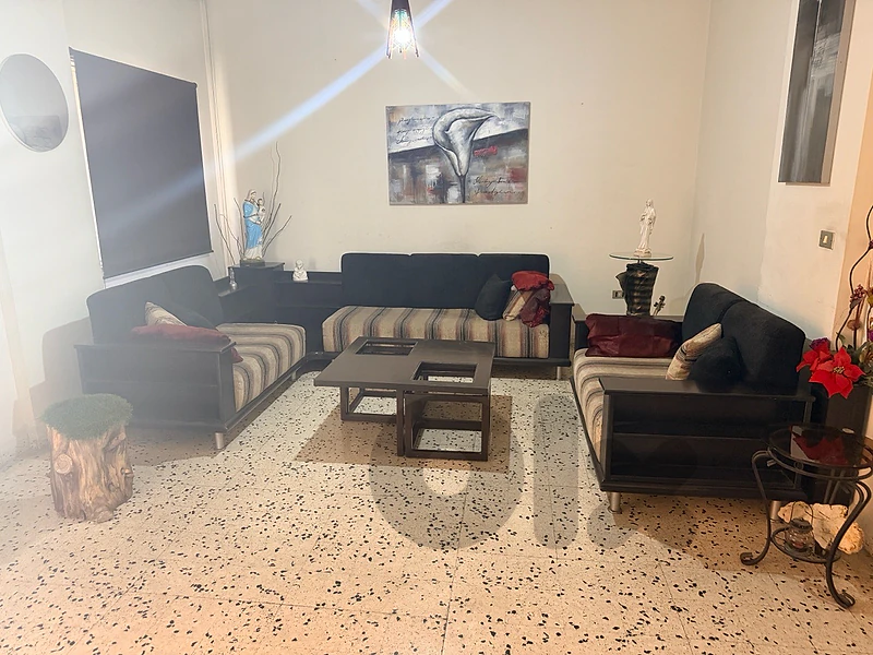 للبيع مستعجل – طقم صالون + طقم زاوية + صوفا صندوق للبيع مستعجل – طقم صالون + طقم زاوية + صوفا صندوق