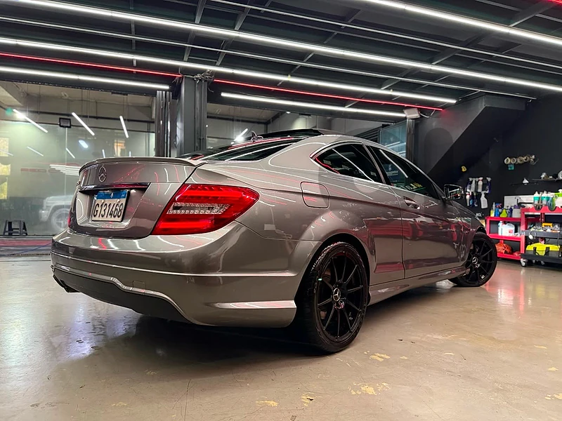 Mercedes-Benz C-Class 2013 c250 red line