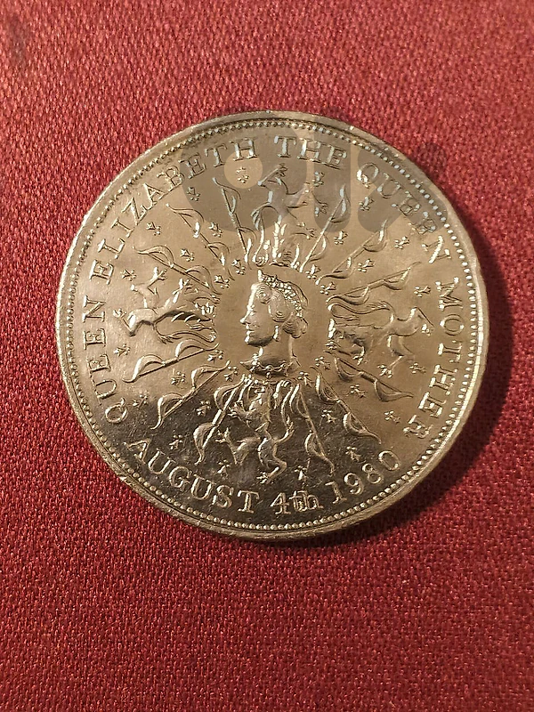 UK Queen Mother Commemorative Crown عملة بريطانية تذكارية للملكة الأم