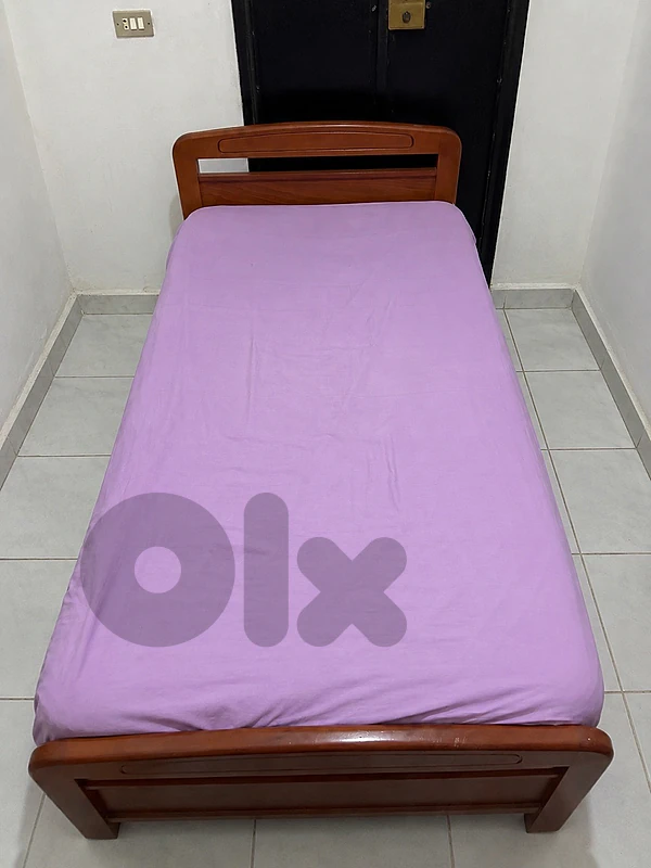 سرير مفرد لون بني بحالة جيدة | Single brown bed in good condition سرير مفرد لون بني بحالة جيدة | Single brown bed in good condition