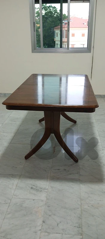 Extendable wooden dining table - طاولة سفرة خشبية قابلة للتمديد