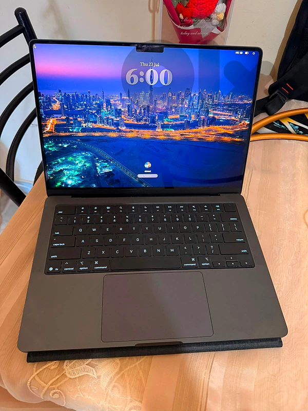 MacBook M5 Pro 14 / Open Box Like New / 100% battery / 16-512