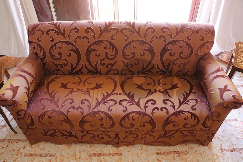 Large 3 -Seater vintage Sofa-Damask pattern