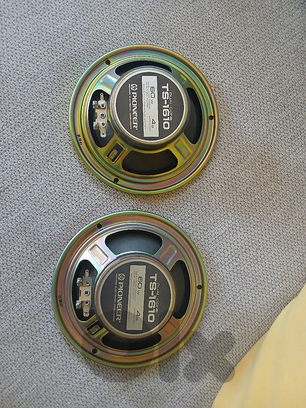 two pioneer speakers for car
new سبيكرات بيونير
