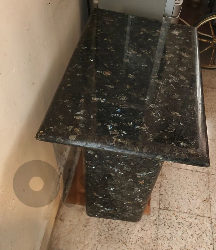 طاولة غرانيت