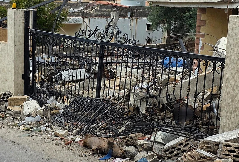 بوابة حديد