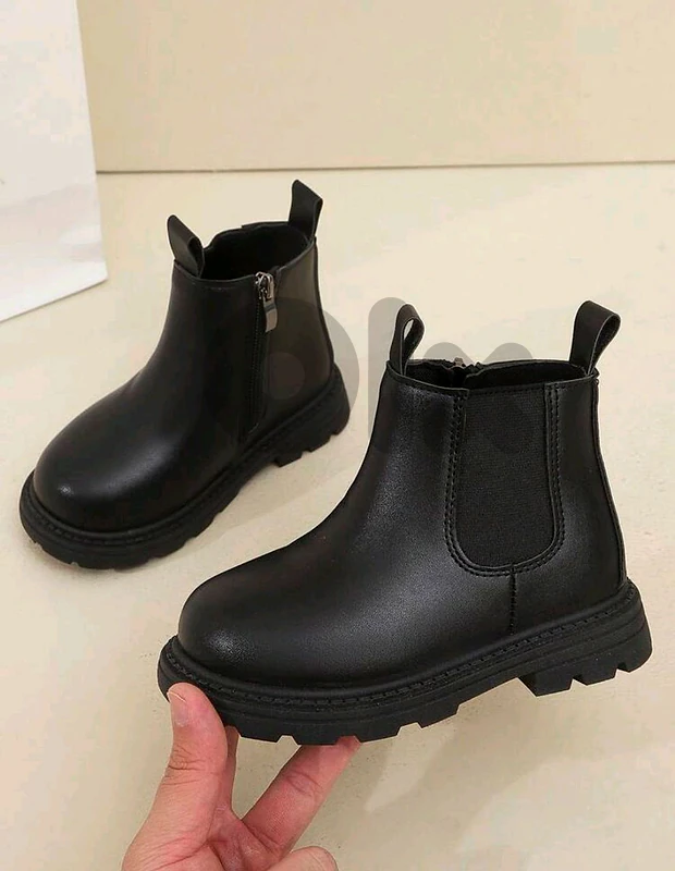 1 Pair Chelsea Boots