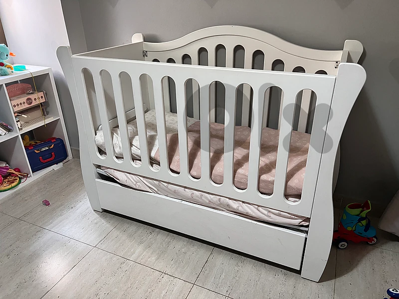 Kids’ Bed & Mattress for Sale/ سرير أطفال مع مرتبة للبيع