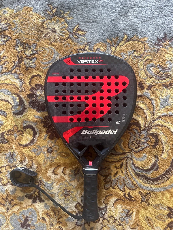 Bullpadel Vertex 04 (Juan Tello Edition)