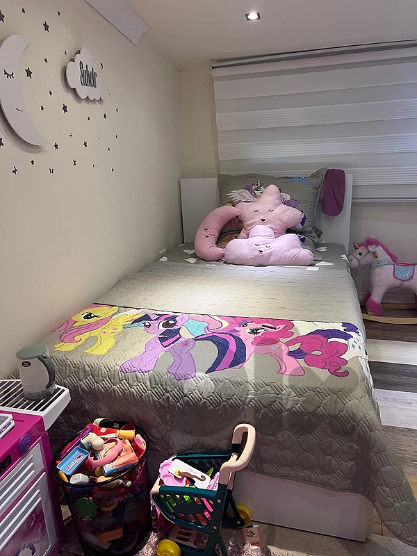 Full kids bedroom