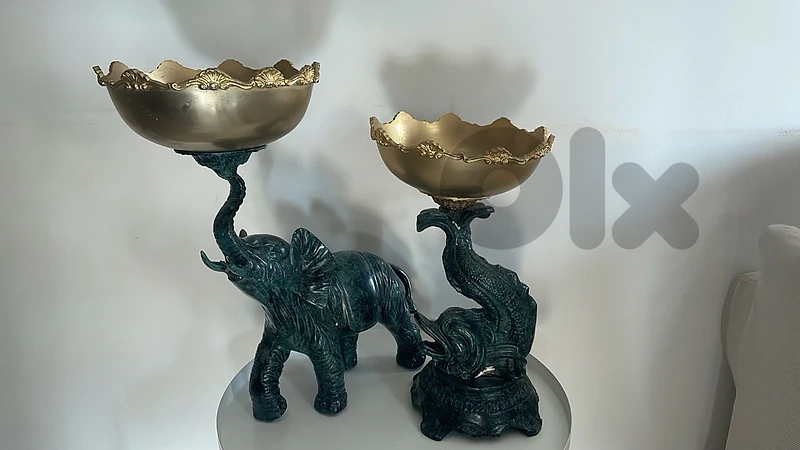 Decorative bowls for chocolate