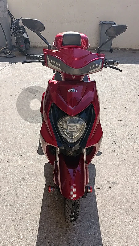 تريسيكل نضيفة سرعة ٦٥ موجودة بعين الرمانة منهية 650$ واتس 03051704