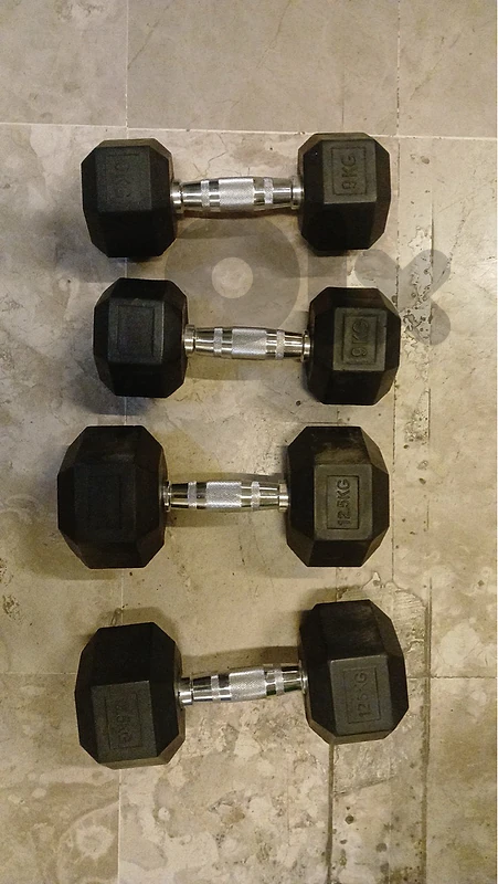 LIKE NEW Rubber Dumbbells Set – 9 kg & 12.5 kg Pairs (43 kg Total)