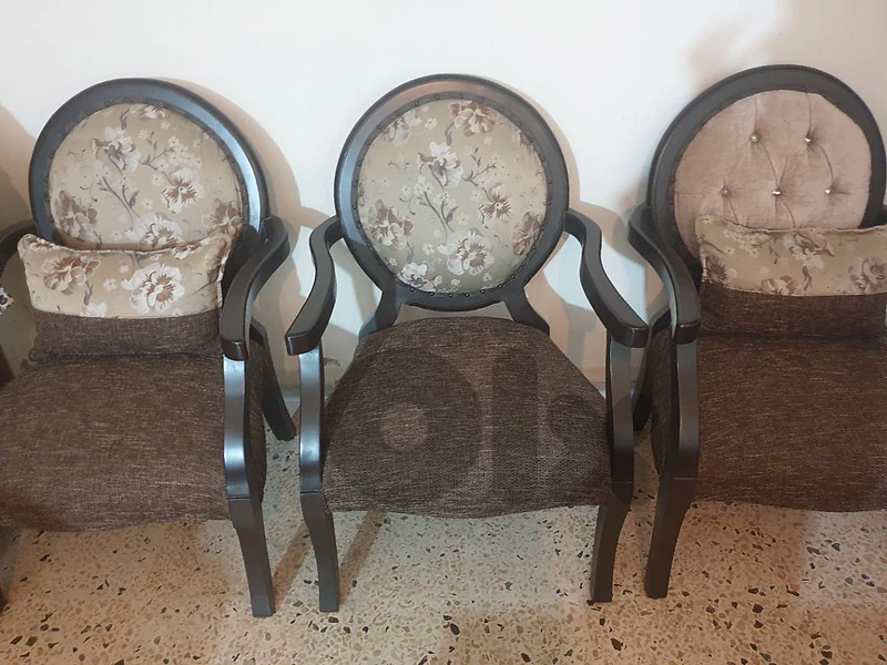 طقم كنبيات بحالة ممتازة للبيع
