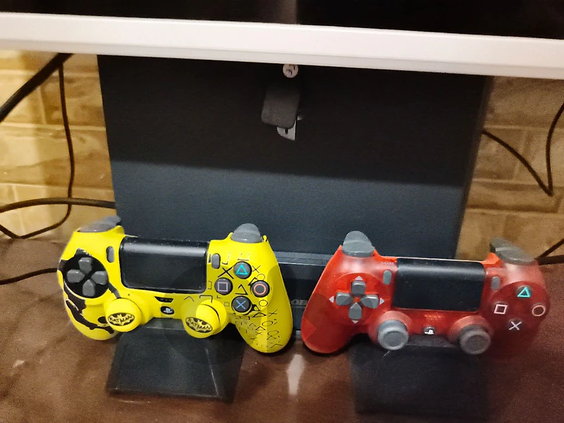 PS4 slim 1tb European super clean