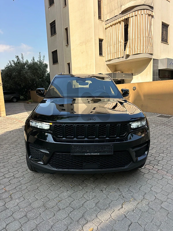 Jeep Grand Cherokee Altitude 2023 black  (clean carfax-57k miles)