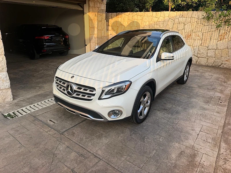 Mercedes-Benz GLA250 4matic 2018 full options clean carfax