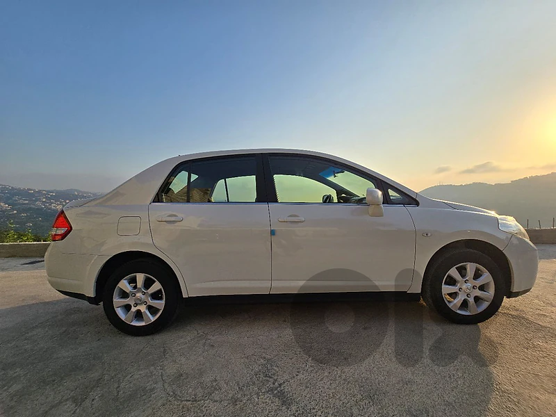 Nissan Tiida 2010 2010