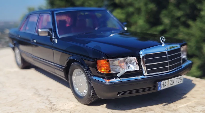 diecast 1:28 mercedes benz 560 SEL By norev