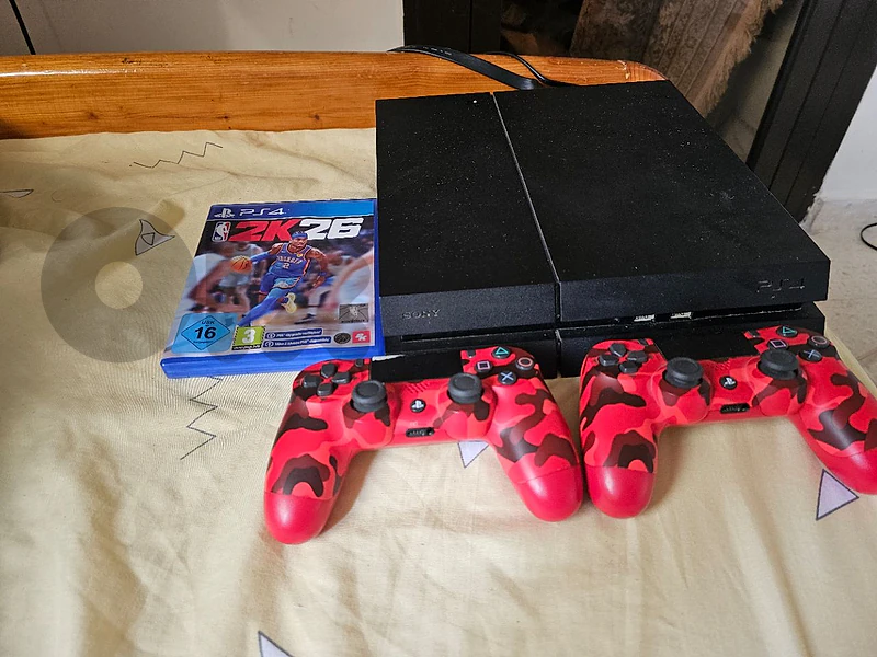 play station 4 500 gb like new with 2 controllers and 2k26 nba